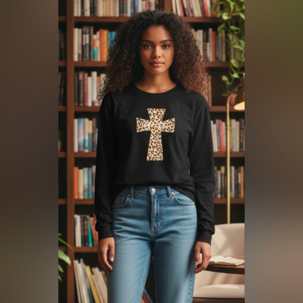 Bella + Canvas Women's Leopard "Faith" Cross Graphic Long Sleeve Crew Neck Tee M
